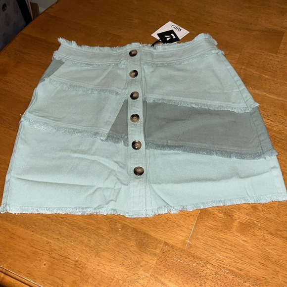 Very J Colorblock Sage Frayed Denim Button Mini Skirt Casual Womens Large - Picture 8 of 15